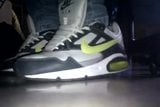 Brincando com seu Nike Air Max e meias pretas excitantes snapshot 1