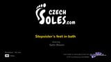 Czechsoles.com - los pies de la hermanastra en el baño snapshot 1