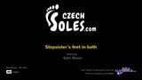 Czechsoles.com - pés de meia-irmã no banho snapshot 1