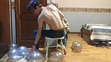 Eine massive menge von ballons knallen - Individuelles video snapshot 3