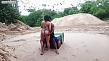 Dziewczyna ssąca kutasa uprawiała zmysłowy seks w naturze w deszczowy dzień snapshot 9