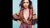 Emilia Clarke - walenie konia snapshot 13