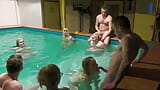 Soirée piscine, ce qui finira dans une énorme orgie snapshot 3