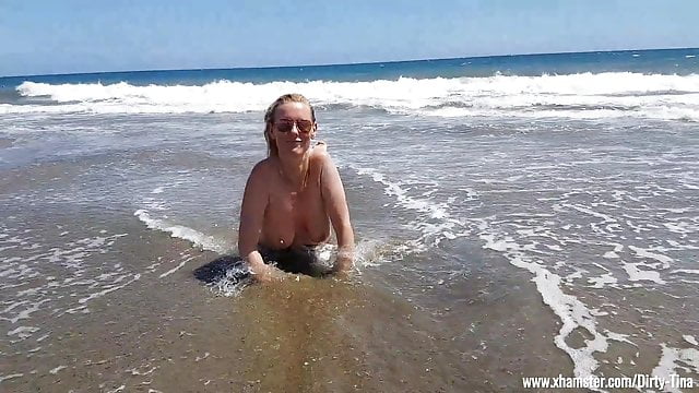 Gran Canaria’s shoreline is a haven for all, where sunbathing and swimming are the priority.