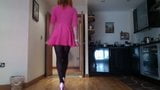 Sissy Rachel che macina in abito rosa a skater snapshot 1