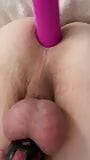 Gapend jongensgat met een roze vibrator snapshot 2