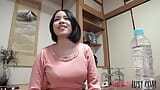 Japanische MILF-Sekretärin bekommt ihre Muschi erforscht - POV snapshot 2