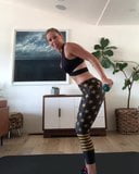 Candace Cameron-Bure working out at home snapshot 4