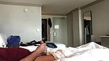 Casero - chico atrapado masturbándose por la amiga de mamá en el hotel snapshot 1