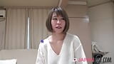 Une MILF japonaise sexy avec de beaux seins prend une bite en POV snapshot 11