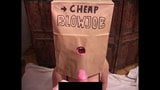 अनाम वेश्या सस्ते मुख-मैथुन पहने एक पेपर बैग snapshot 2