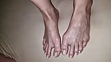 裸のフランスの足の爪の足に射精 snapshot 10