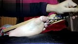 Dedos de los pies estirados al extremo en el estante de la tortura - falaka snapshot 6