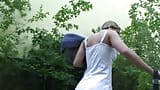 Super sexy Duitse tiener die haar mof buitenshuis dildoing snapshot 3