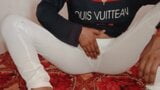 Indische Bhabhi-Muschi fingert und leckt und reibt Muschi-Loch snapshot 2