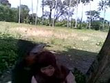 Siswi Berjilbab Asik Ciuman di Taman snapshot 2