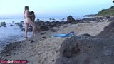 Polla hambrienta amateur rubia follada en la playa snapshot 8