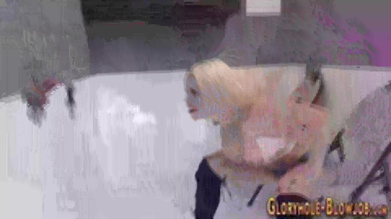 Tetek blonde mengongkek batang besar