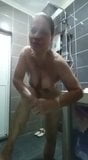 Malayo madurado con grandes tetas en la ducha (makcik bogel) snapshot 9