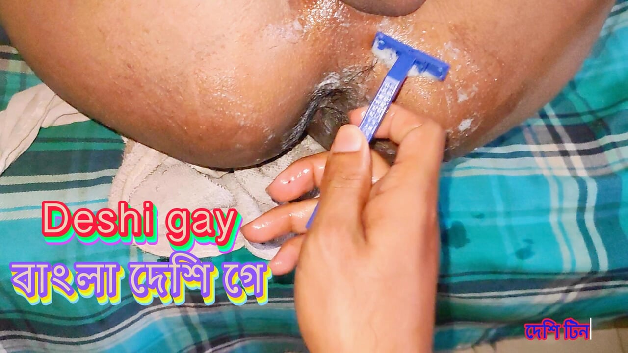 Un adolescent desi se rase le trou du cul, un jumelle à grosse bite se fait nettoyer la chatte par ses copains. Bangla, sexe au fond, baise gay