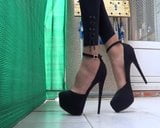 Legging & heels snapshot 1