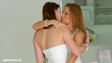 Sylvia Lauren și Chloe Celestine de la futai erotic sapphic snapshot 2