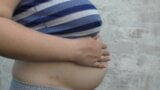 Esposa al aire libre con una enorme barriga embarazada infiel - milky mari snapshot 10