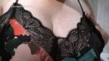 Hotwife Rachel speelt met haar grote milf borsten en grote dildo snapshot 2