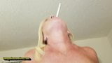 Blowjob Cowgirl Gesichtsbesamung, während sie raucht snapshot 11
