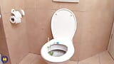 Cewek nakal dewasa ngentot di toilet umum snapshot 1