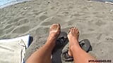 Nylondelux naakte panty op het strand snapshot 2