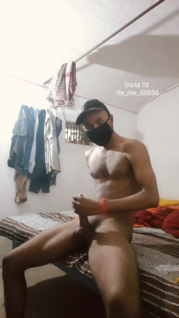 Sexy jongen grote pik meisjes minnaar online en ofline service beschikbaar mijn insta id its_me_00056 meisjes masseren me