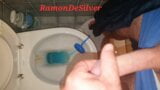 Master Ramon pisst in seiner geilen Badehose direkt in dein Maul, enjoy it snapshot 8