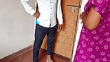 Courier Boy Ne Sexy Madam ko Seduce kiya ghodi banakr choda snapshot 2