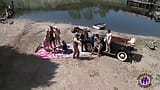 Gangsta picknick bij de rivier verandert in een orgie. snapshot 3