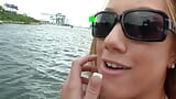 Buceta provocando no barco snapshot 8