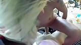 Een getatoeëerde blonde dame uit Duitsland die een pik in pov bevalt snapshot 9