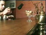 loira recebe sua buceta lambida no bar snapshot 2
