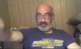 Molto bello si masturba con la barba d'argento snapshot 5