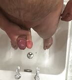 Erwischt, Ehemann mit meinem Dildo in der Dusche vor der Kamera snapshot 8