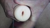 Pieprzę moją sztuczną cipkę ... precum i cumming snapshot 2