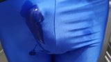 Pantaloncini di lycra blu lucidi ... macchiati di sperma .. masturbazione del cazzo snapshot 5