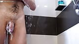 Schwarzer schwanz dehnt Adrians arsch weit offen in der dusche snapshot 10
