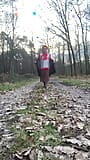 I en boniche outfit för att gå en promenad i skogen del 2 snapshot 9
