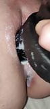 Une grosse bite noire de 10 pouces entièrement insérée dans le trou de ma chatte mariée blanche, une grosse bite noire hardcore brutale me baise la chatte brutalement snapshot 1