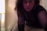 BBW-Sissy-Transvestit in Strumpfhosen zeigt dicken Arsch snapshot 2