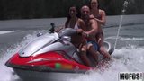 Teens reiten auf dem Partyboot-Video mit Eva Saldana - Mofos snapshot 2