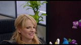 Melissa Rauch (snuivende dildo's) snapshot 9