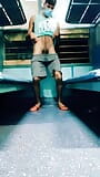 Un garçon gay indien sexy se masturbe dans un train indien snapshot 7