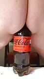 Lagi.  Anal kedua dengan botol coca cola 1,25 diameter 88mm.  sesi 064. 20220824 snapshot 5